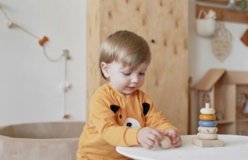 Créer un environnement sûr et stimulant pour le développement physique de votre bébé