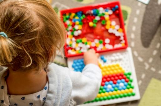 Le rôle crucial du jeu dans le développement cognitif de votre bébé