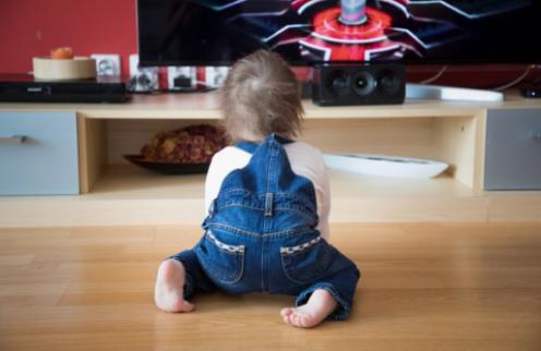 Comment l'excès de temps d'écran peut affecter le développement cognitif de votre enfant
