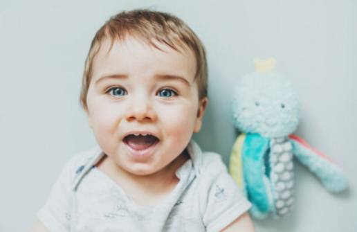 Comment le langage des signes pour bébé peut renforcer le lien parent-enfant