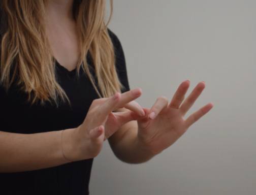 L'avantage de la langue des signes : la langue des signes pour les retards de langage