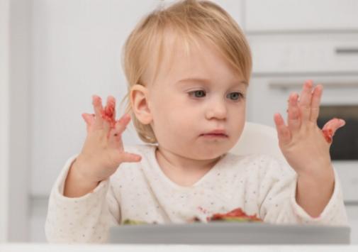 Les avantages à long terme de la langue des signes pour bébés chez les tout-petits