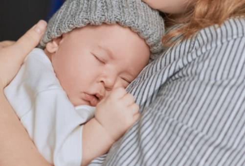 Créer un plan de formation au sommeil qui soutient la théorie de l'attachement