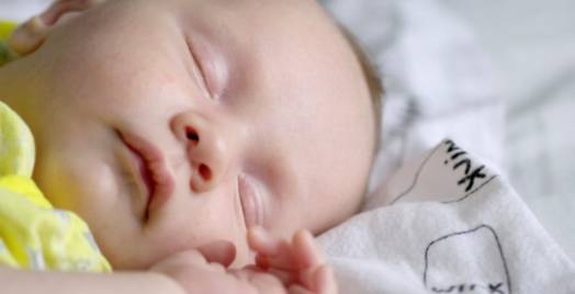 Démystifier le sommeil de bébé : Conseils pour une nuit de sommeil paisible
