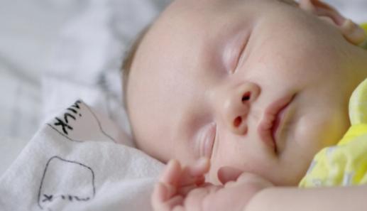 Harmoniser les routines de sommeil et l'attachement : la stratégie d'un nouveau parent