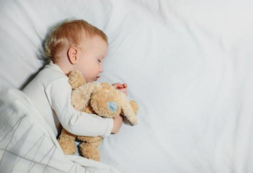 Le point idéal : Entraîner votre bébé à dormir tout en favorisant l'attachement émotionnel