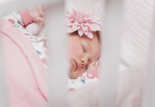 Naviguer dans le monde du sommeil du bébé : Guide de survie pour les parents