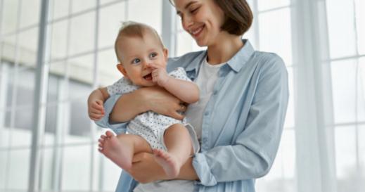 Stratégies apaisantes pour les bébés ayant de l'anxiété de séparation au coucher