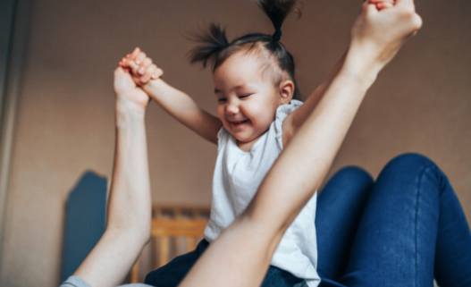 Trouver son chemin dans la nouvelle parentalité : des moyens efficaces pour faire face au manque de sommeil