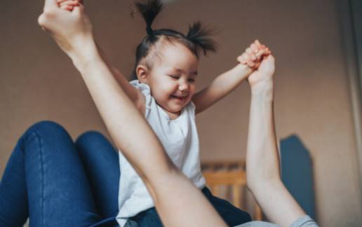 Babyproofing 101: Fixations de meubles pour les nouveaux parents