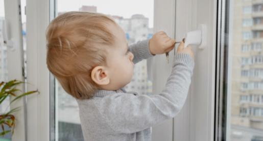 Options de protection de fenêtre pour garder votre bébé en sécurité