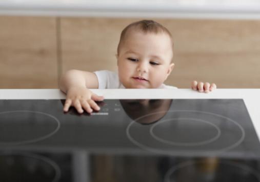 Sécurité pour bébé 101 : Comment installer et utiliser des barrières de sécurité dans votre maison